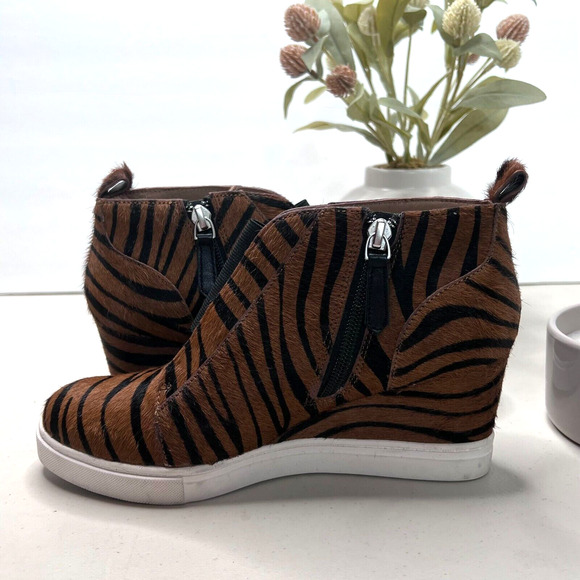 Linea Paolo Felicia Zebra Print Calf Hair Wedge Bootie Brown/Black Women 6.5 M - Picture 7 of 11